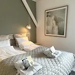Saga, Unikt Badehotell Med 5 Rom, Sauna Og Badebrygge - Inderøy