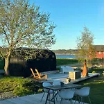 Saga, Unikt Badehotell Med 5 Rom, Sauna Og Badebrygge - Inderøy Hotell