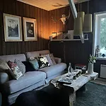 Hotel Saga, Unikt Badehotell Med 5 Rom, Sauna Og Badebrygge - Inderoy *