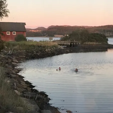 Saga, Unikt Badehotell Med 5 Rom, Sauna Og Badebrygge - Inderoy Hotel *