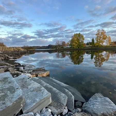 Saga, Et Unikt, Sjarmerende Badehotell Med Fa Rom, Sauna Og Badebrygge - Inderoy Straumen (Nord-Trondelag)