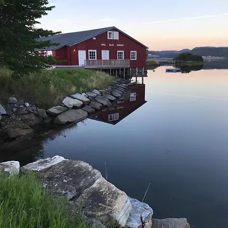 Saga, Et Unikt, Sjarmerende Badehotell Med Fa Rom, Sauna Og Badebrygge - Inderoy * Straumen (Nord-Trondelag)