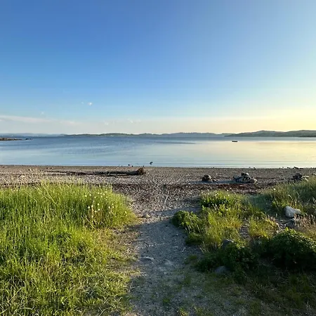 Hotell Saga, Et Unikt, Sjarmerende Badehotell Med Fa Rom, Sauna Og Badebrygge - Inderoy
