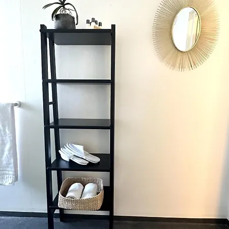 Saga, Unikt Badehotell Med 5 Rom, Sauna Og Badebrygge - Inderoy *