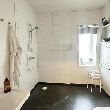 Saga, Unikt Badehotell Med 5 Rom, Sauna Og Badebrygge - Inderoy Straumen (Nord-Trondelag)