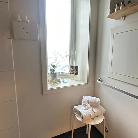 Hotel Saga, Unikt Badehotell Med 5 Rom, Sauna Og Badebrygge - Inderoy *