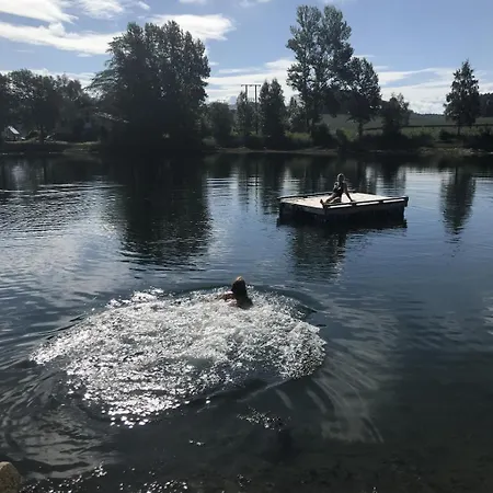 Saga, Et Unikt, Sjarmerende Badehotell Med Fa Rom, Sauna Og Badebrygge - Inderoy Hotell *