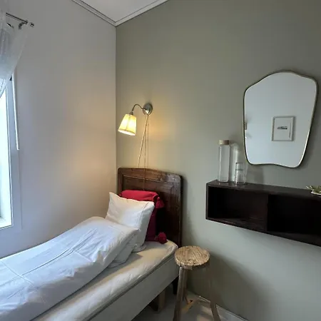 Saga, Et Unikt, Sjarmerende Badehotell Med Fa Rom, Sauna Og Badebrygge - Inderoy Hotell Straumen (Nord-Trondelag)