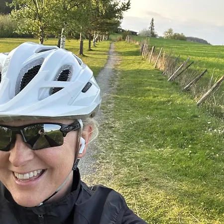 Saga, Et Unikt, Sjarmerende Badehotell Med Fa Rom, Sauna Og Badebrygge - Inderoy *