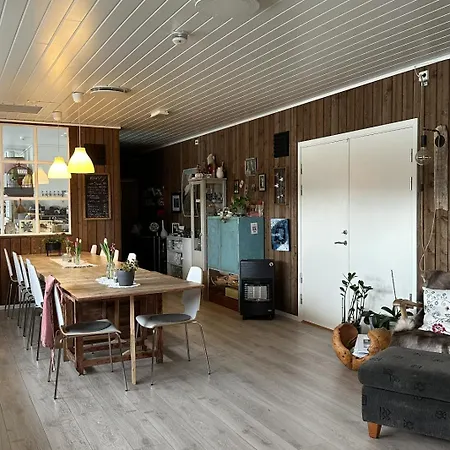 Hotel Saga, Unikt Badehotell Med 5 Rom, Sauna Og Badebrygge - Inderoy