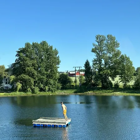 Hotel Saga, Unikt Badehotell Med 5 Rom, Sauna Og Badebrygge - Inderoy *