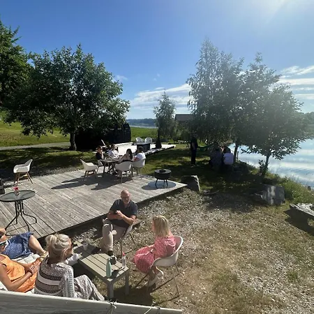 Saga, Et Unikt, Sjarmerende Badehotell Med Fa Rom, Sauna Og Badebrygge - Inderoy Straumen (Nord-Trondelag)