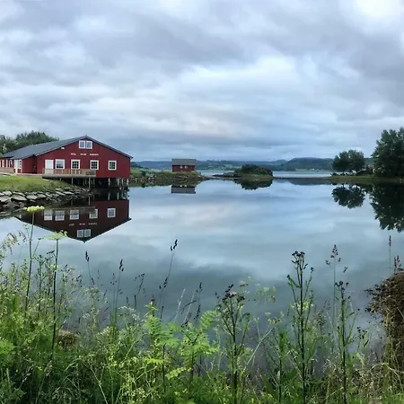 Saga, Et Unikt, Sjarmerende Badehotell Med Fa Rom, Sauna Og Badebrygge - Inderoy * Straumen (Nord-Trondelag)