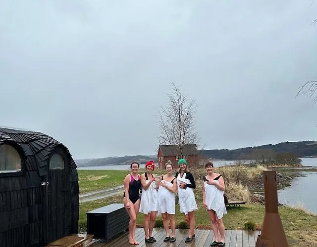Saga, Unikt Badehotell Med 5 Rom, Sauna Og Badebrygge - Inderoy * Straumen (Nord-Trondelag)