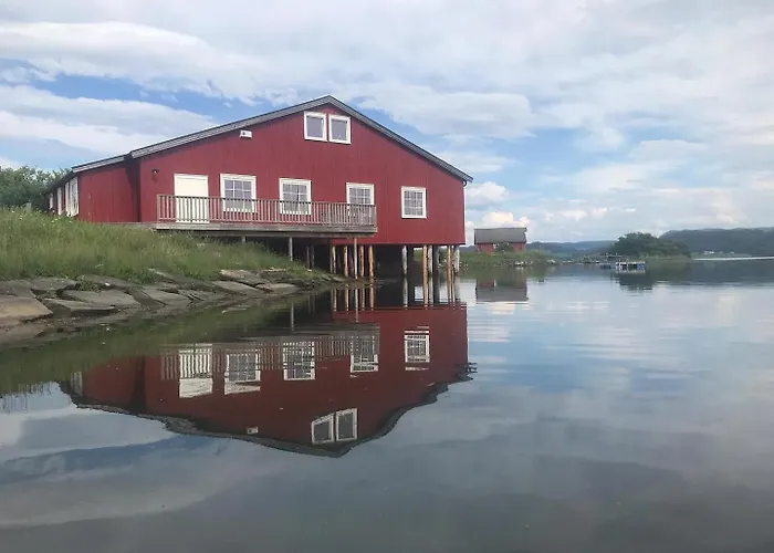 Отель Saga, Unikt Badehotell Med 5 Rom, Sauna Og Badebrygge - Inderoy