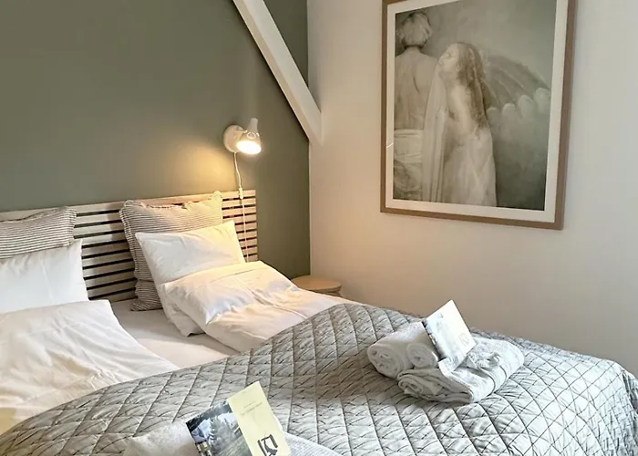 Saga, Unikt Badehotell Med 5 Rom, Sauna Og Badebrygge - Inderoy