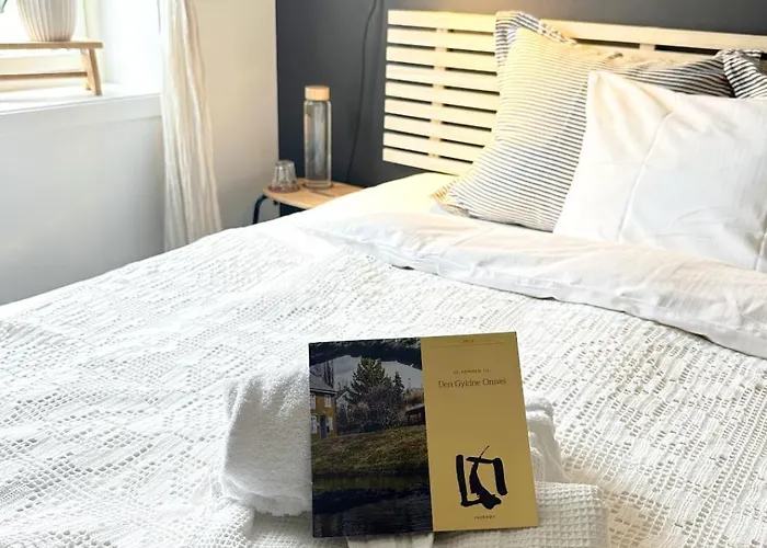 Saga, Unikt Badehotell Med 5 Rom, Sauna Og Badebrygge - Inderoy Hotel