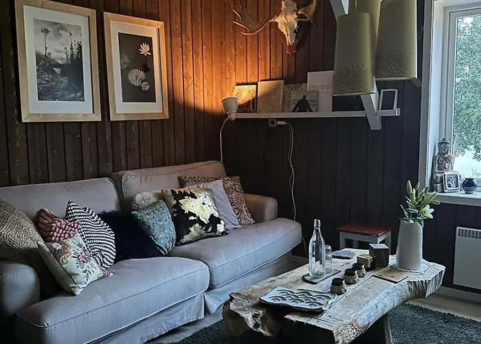 Hotel Saga, Unikt Badehotell Med 5 Rom, Sauna Og Badebrygge - Inderoy *
