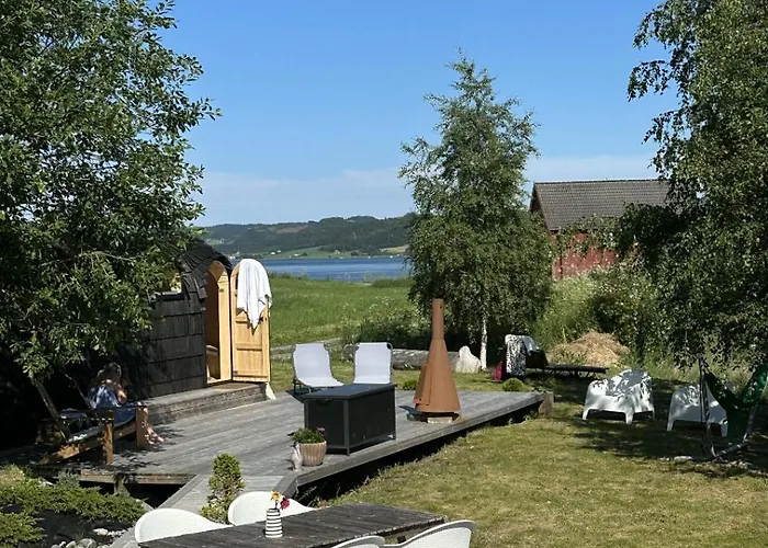 Hotel Saga, Unikt Badehotell Med 5 Rom, Sauna Og Badebrygge - Inderoy *
