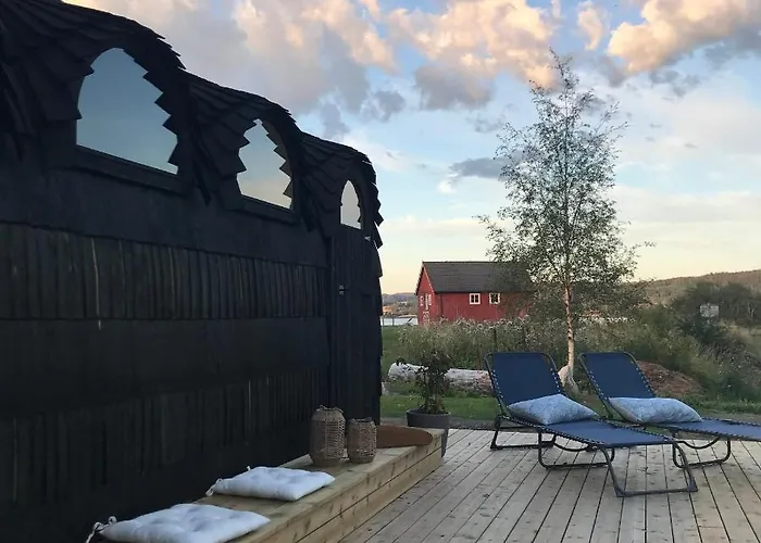 Saga, Unikt Badehotell Med 5 Rom, Sauna Og Badebrygge - Inderoy