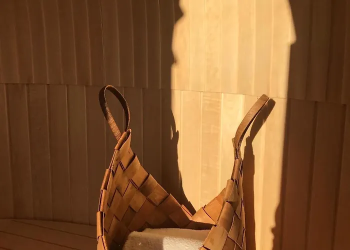 Hotel Saga, Unikt Badehotell Med 5 Rom, Sauna Og Badebrygge - Inderøy *